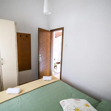 Darmy アパート トロギール